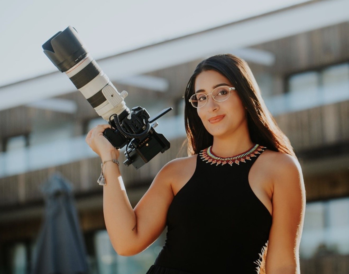 Dayana Arboleda holding her camera